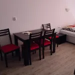 Janet Apartman *